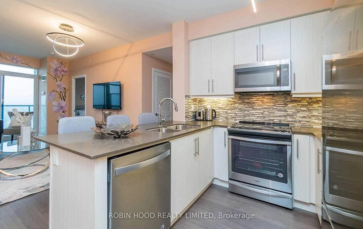Building Photo - 65 Oneida Cres #1508