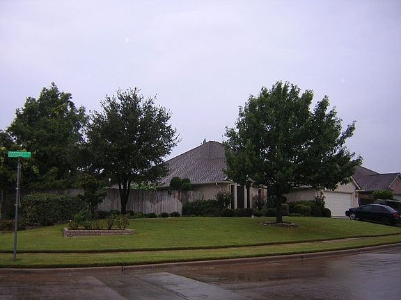 3rd image of 336 Woodcrest Dr
