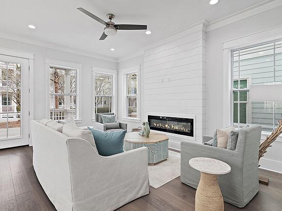 3rd image of 171 Redbud Ln