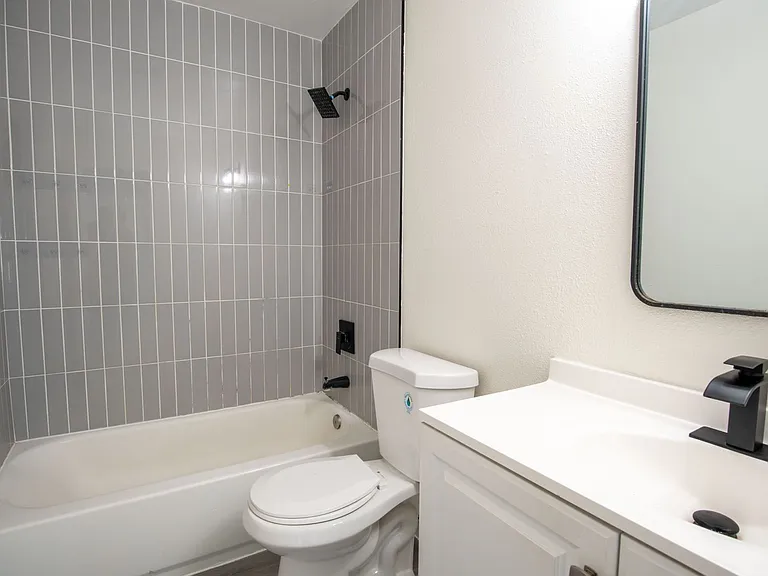 1642 C Avenue — Photo 9