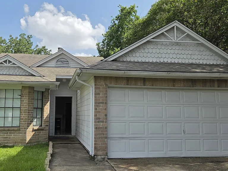 This beautiful home has 3 bedrooms, 2 bathrooms and 2 car garage in Katy ISD, and situated on a cul-de-sac.