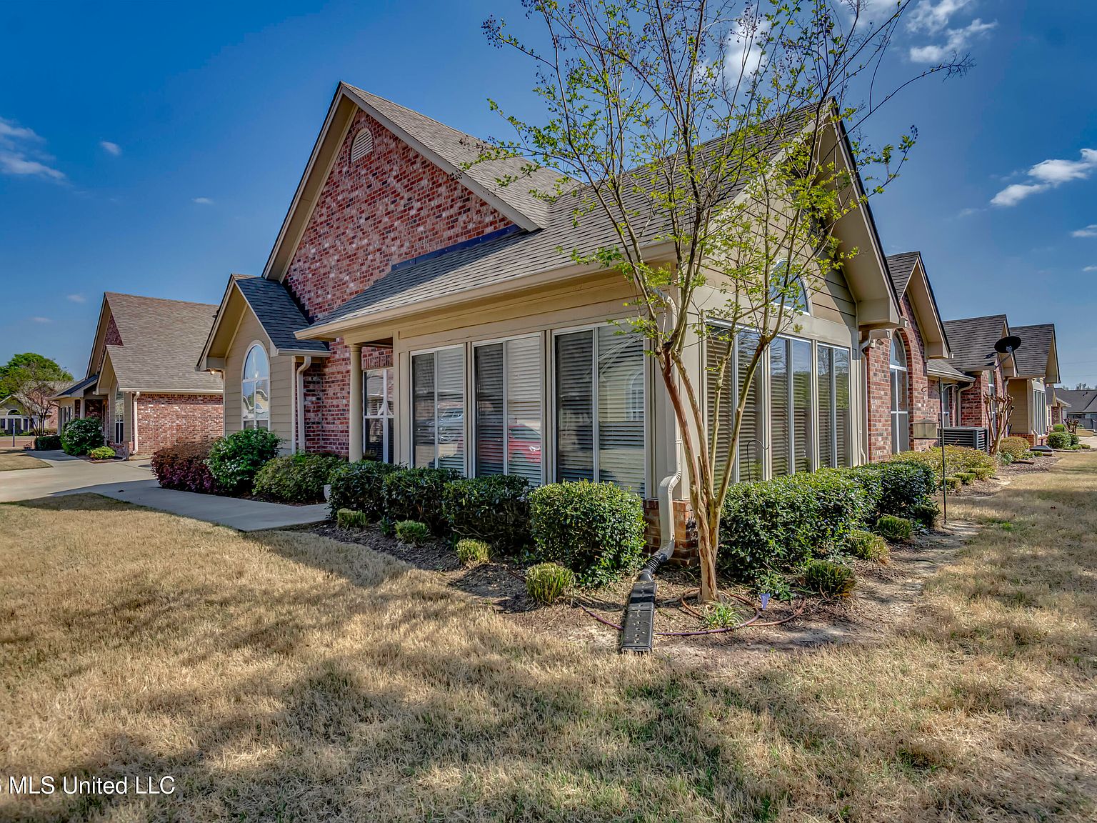 1720 Sweetwater Dr