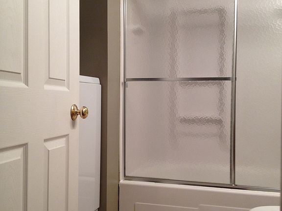 Bathroom w/ washer dryer