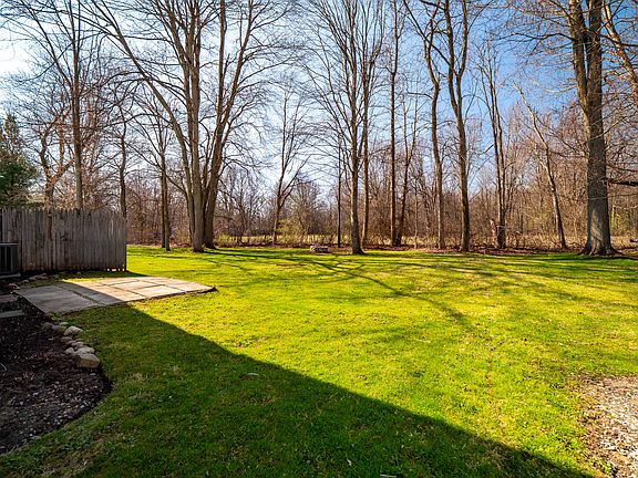 3rd image of 6834 Lear Nagle Rd