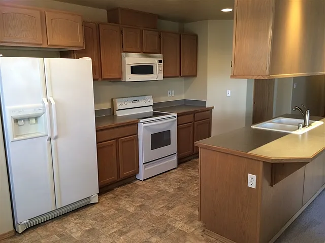 3 bed, 3.0 bath, 1840 sqft, $2,920 — Photo 2