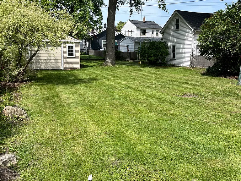 879 Saint Clair St — Photo 11