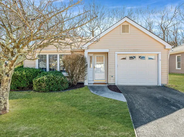 517 Lancaster Court, Ridge, NY 11961