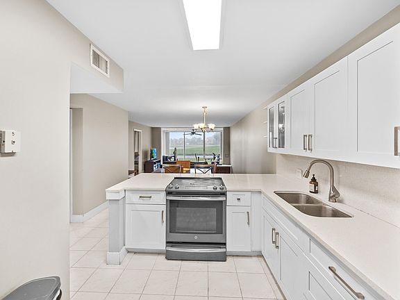 4th image of 4539 Luxemburg Court #104