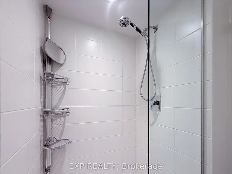 400 Adelaide St E #702 — Photo 16