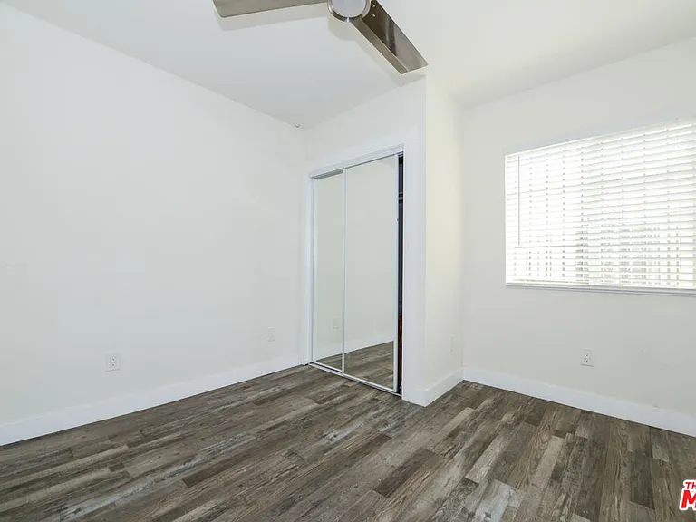 520 W 82nd St #524-1/4 — Photo 5