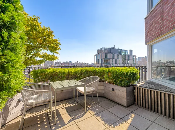 2 Charlton Street image 9 of 20