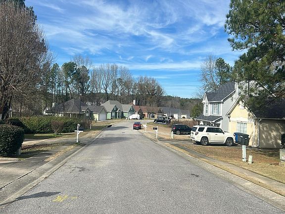 4th image of 160 Saint Charles Dr