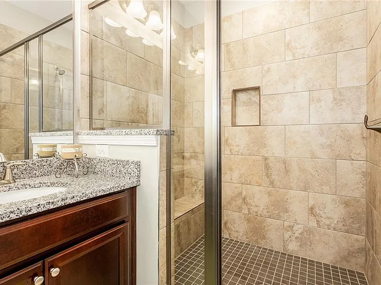 335 Beacons Pl — Photo 25