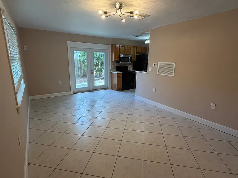 4481 Crestwood Dr N — Photo 8