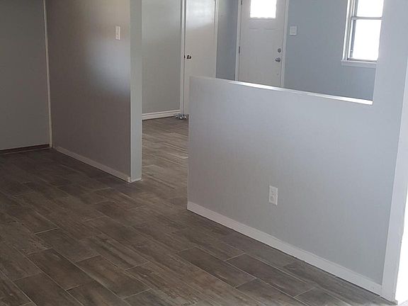 3rd image of 4504 Versailles Dr