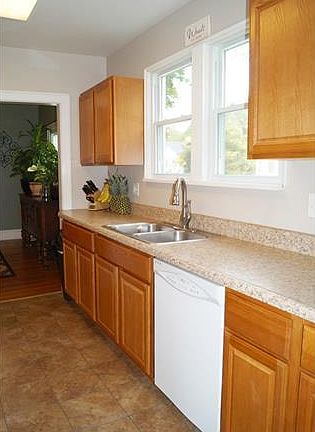 3rd image of 2115 8th St