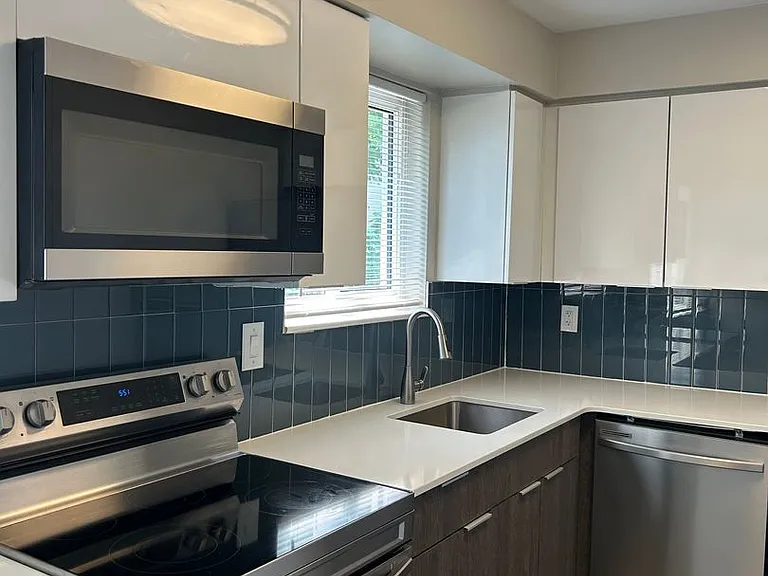Livingstone Apartment Homes — Photo 10