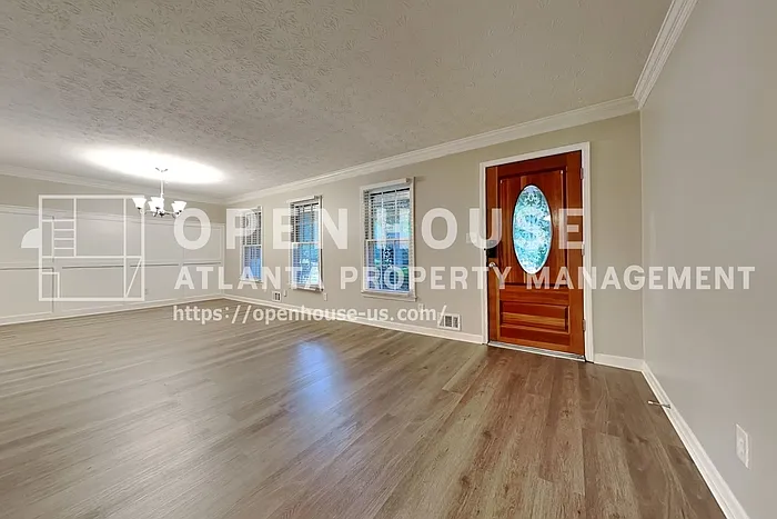 3 bed, 2.0 bath, 2071 sqft, $1,945 — Photo 4