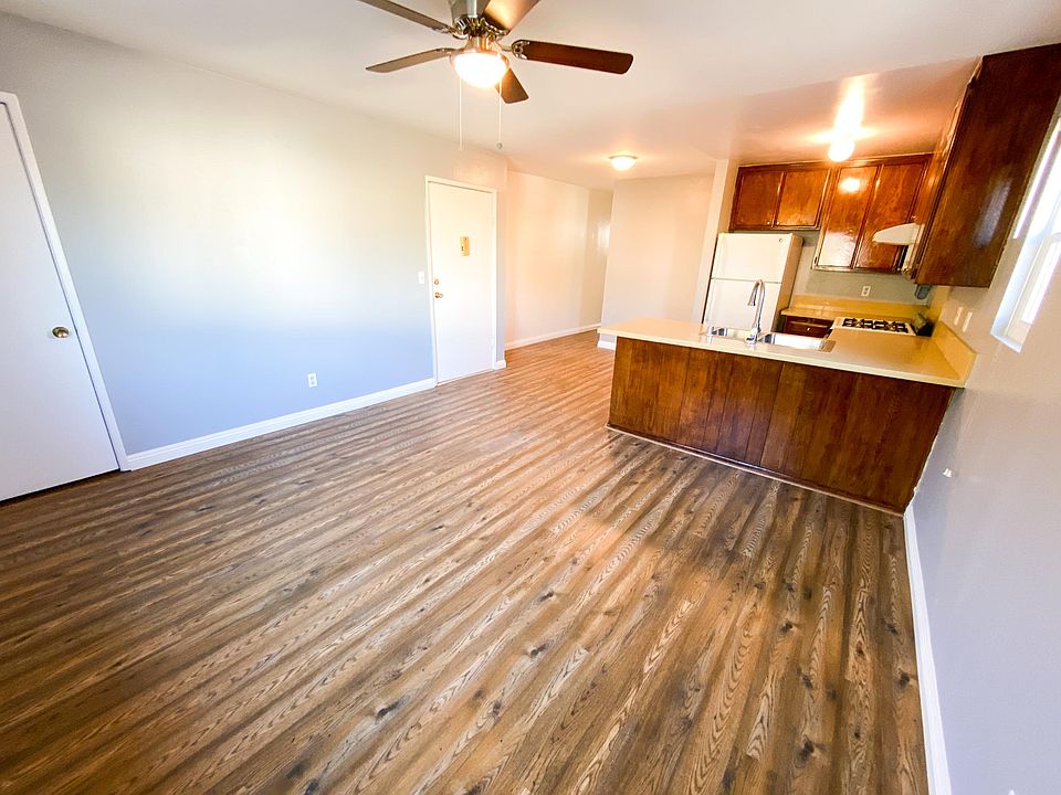Living room, kitchen and dining area.