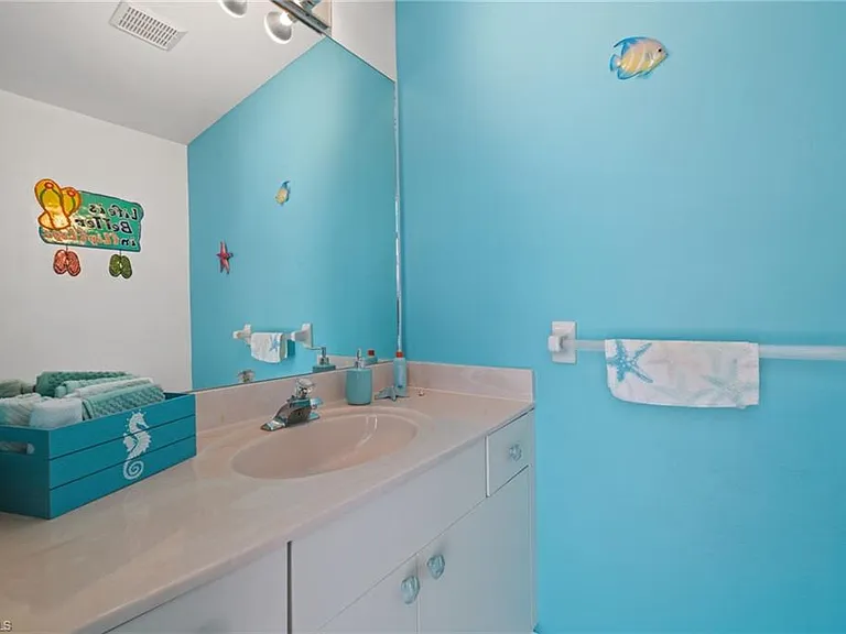 1408 SW 23rd St — Photo 33