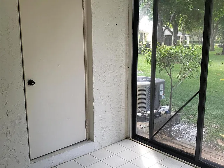 10875 Lake Front Pl — Photo 20