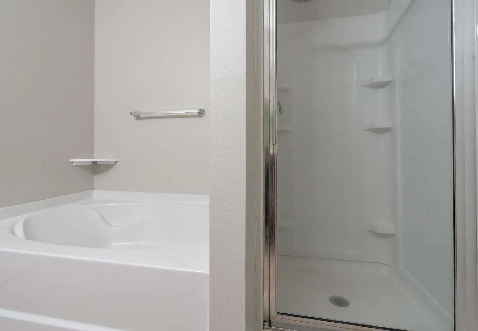 3 bed, 2.0 bath, 1745 sqft, $1,790 — Photo 3