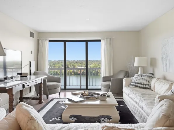 65 Lake Ave APT 824, Worcester, MA 01604