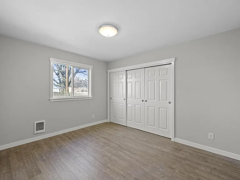 920 W Entiat Ave #B — Photo 7