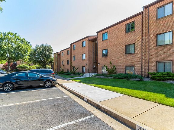 3rd image of 10627 Provincial Dr APT E