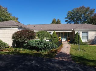 32180 Balmoral Dr, Livonia, MI 48154
