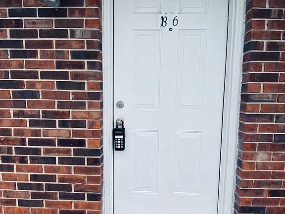 3rd image of 410 Manor Dr #B6