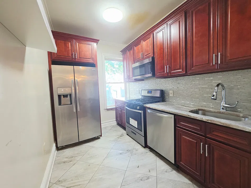 412 Woodlawn Ave #1B