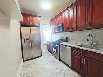 412 Woodlawn Avenue, #1B