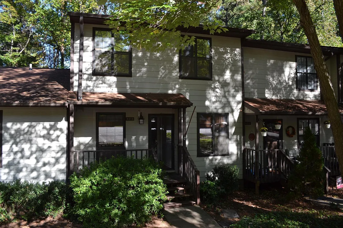 Building Photo - 4018 The Oaks Dr