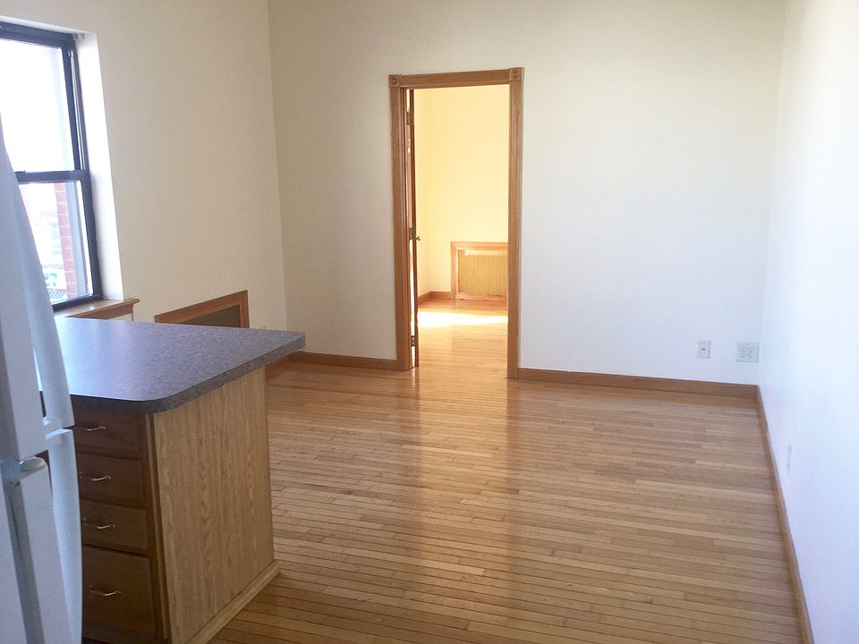 1st image of 184 Bedford Ave APT 3