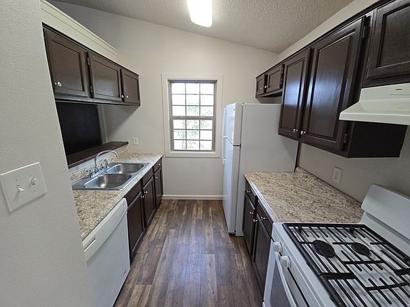 Kitchen - Dishwasher, Refrigerator, Gas Stove