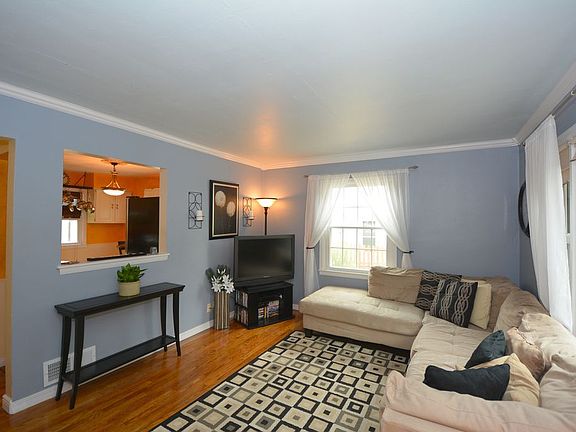 2nd image of 10902 W Hayes Ave