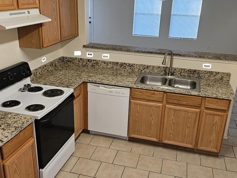 1st image of 1136 Boxwood Dr