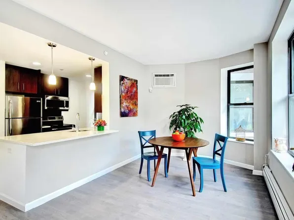 272 Manhattan Avenue image 4 of 8