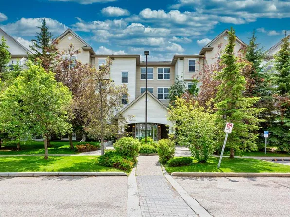 2000 S Applevillage Ct SE #210, Calgary, AB T2A 7Z4