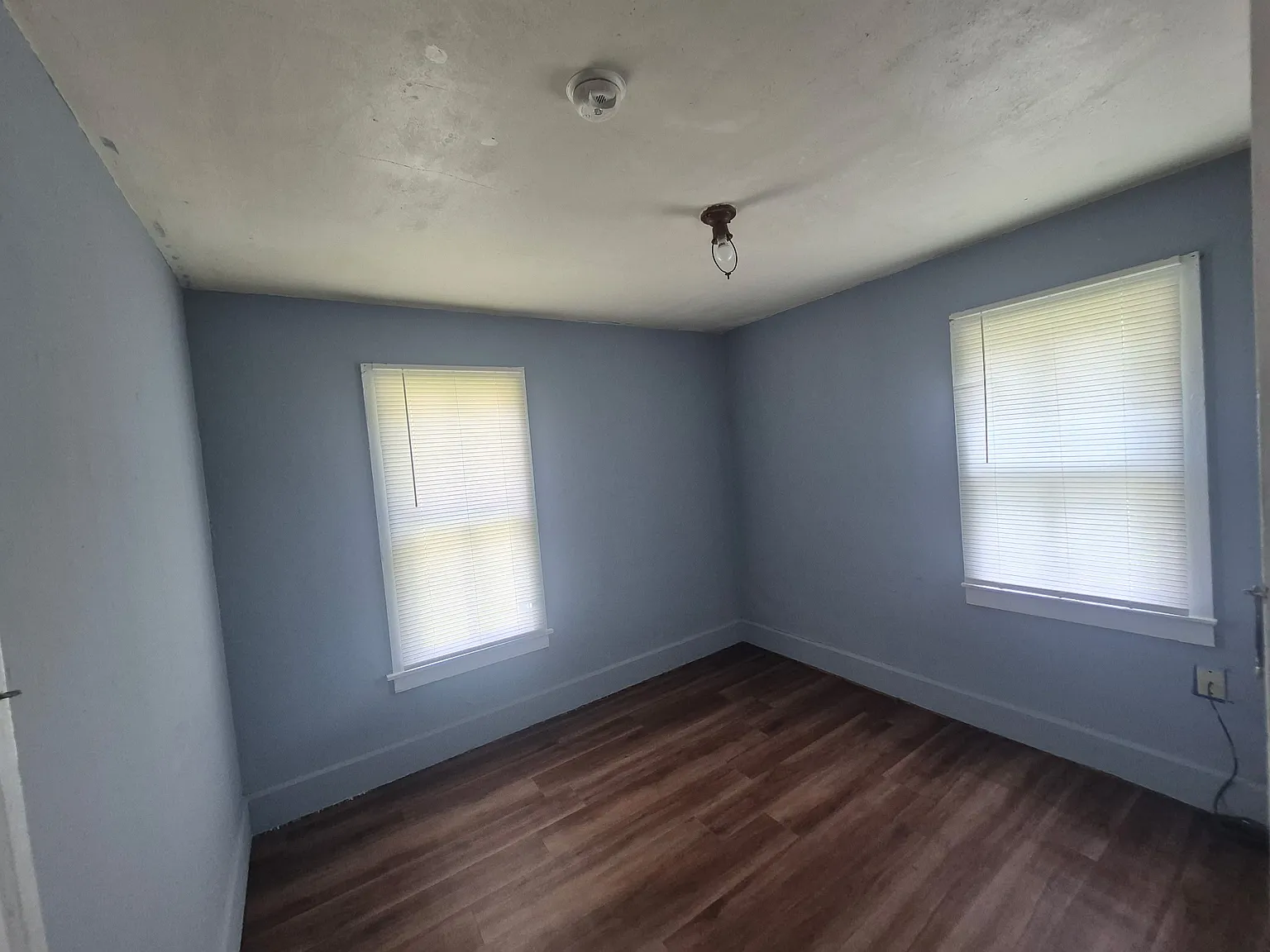2 bed, 950 sqft, $1,050 — Photo 2