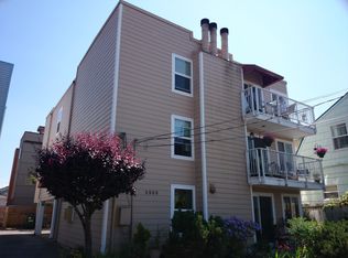 5909 SW Carroll St APT 302, Seattle, WA 98116