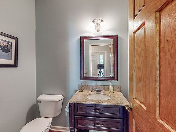 Main level bath