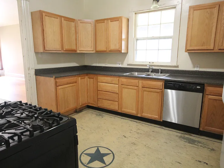 711 Wheaton Ave — Photo 5