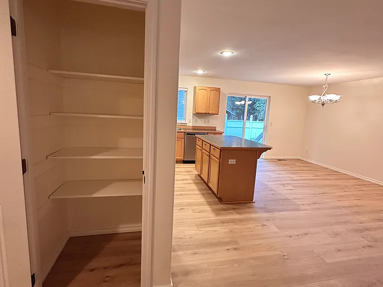 414 Louis Ln — Photo 10