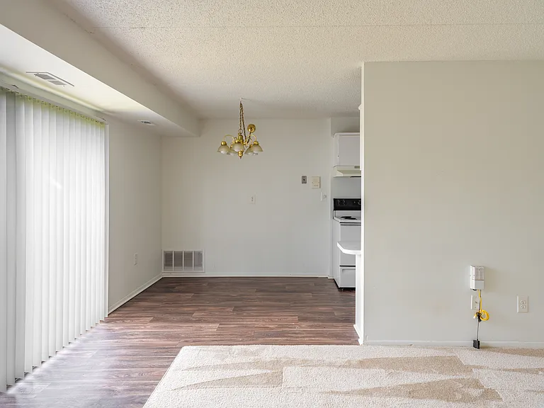 Riverside Village Apartments — Photo 65