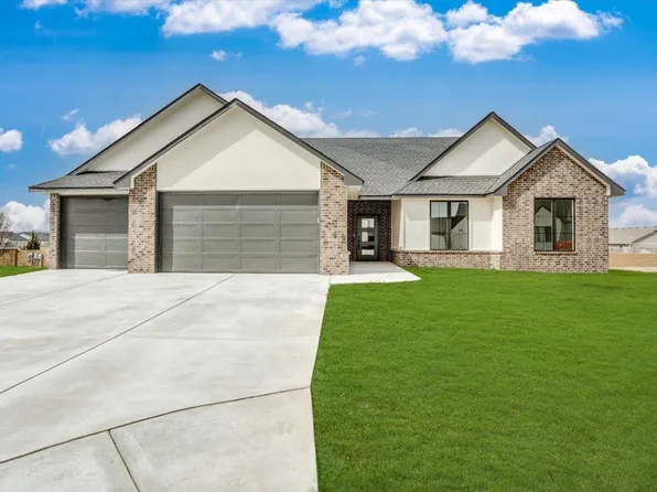 3229 N Pine Grove Cir, Wichita, KS 67205