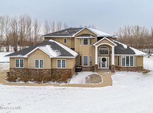1069 Robin Rd NE, Grand Forks, ND 58201