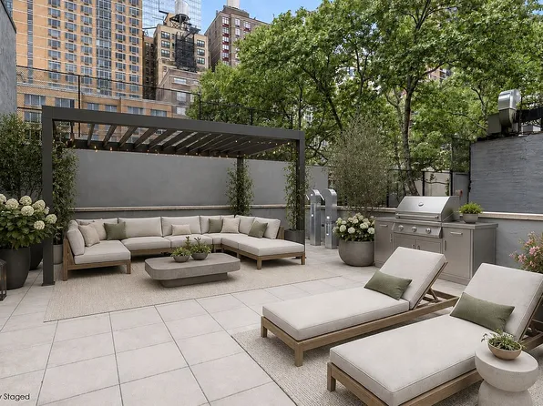 350 W 44th St #205, New York, NY 10036