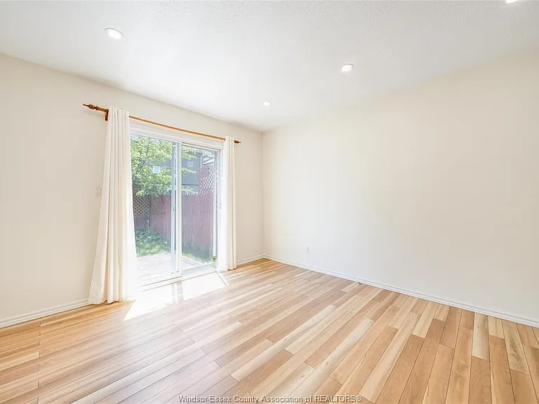 1229 Arncliffe Pl — Photo 17